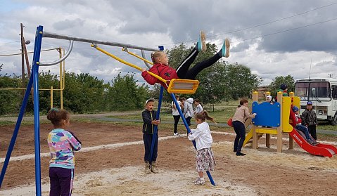 В Донецком открыта детская площадка